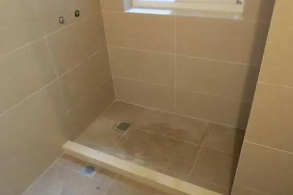 厕所漏水楼下不砸砖防水怎么做?